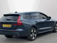 Usado Volvo V60 CC Pro 247 HP (181 kW) 2021 Azul Carrinha