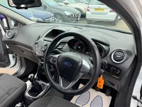 Used Ford Fiesta Zetec 82 HP (60 kW) 2014 White Hatchback