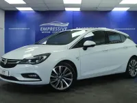 Used Vauxhall Astra Elite 150 HP (110 kW) 2018 White Hatchback