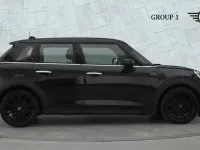 Używany Mini Cooper Exclusive 134 KM (98 kW) 2022 Czarny Hatchback