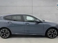 Usado BMW 120 M Sport 168 CV (123 kW) 2024 Gris Utilitario