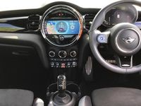 Usado Mini Cooper Hatch 134 CV (98 kW) 2023 Negro Utilitario