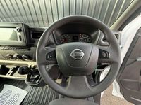 Used Nissan Interstar Tekna 135 HP (99 kW) 2024 White Van