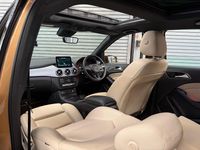 Begagnad Mercedes B200 Premium Plus 135 HK (99 kW) 2017 Beige Minibuss