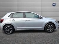 Begagnad VW Polo Life 95 HK (69 kW) 2023 Silver Halvkombi