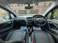 Używany Peugeot 208 Access 68 KM (50 kW) 2015 Czerwony Hatchback