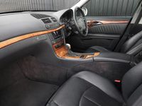 Usado Mercedes E240 Elegance 2002 Prateado Sedan