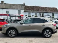 Usado Ford Kuga Titanium 190 HP (139 kW) 2020 Prateado SUV