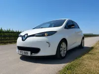 Used Renault Zoe Expression 64 kW (88 HP) 2015 White Hatchback