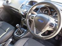 Usado Ford Fiesta Titanium 2014 Prateado Citadino