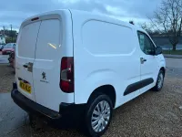 Begagnad Peugeot Partner 131 HK (96 kW) 2020 Vit Minibuss