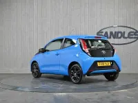 Usado Toyota Aygo X-cite 69 CV (50 kW) 2015 Azul Utilitario