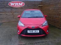 Usado Toyota Yaris 111 HP (81 kW) 2019 Vermelho Citadino