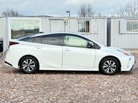 Used Toyota Prius 122 HP (89 kW) 2019 White Hatchback
