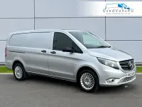 Usado Mercedes Vito Premium 163 HP (119 kW) 2023 Prateado Van