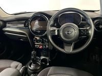 Usado Mini Cooper Classic 134 CV (98 kW) 2023 Plateado Utilitario