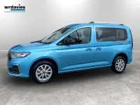 Używany Ford Tourneo Titanium 2023 Niebieski Kombi