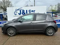 Używany Toyota Yaris 99 KM (72 kW) 2016 Szary Hatchback