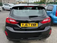 Usado Ford Fiesta Zetec 70 HP (51 kW) 2017 Preto Citadino