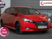 Begagnad Nissan Leaf Tekna 160 kW (218 HK) 2022 Röd Halvkombi