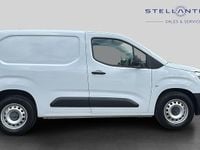 Second-hand Vauxhall Combo 98 kW (134 CP) 2024 Alb Monovolum