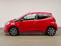 Usado Toyota Aygo Trend 72 CV (52 kW) 2019 Rojo Utilitario