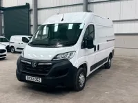 Begagnad Vauxhall Movano 140 HK (102 kW) 2022 Vit