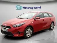 Begagnad Kia Ceed 2024 Röd Halvkombi