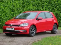 Used VW Golf VII SE 110 HP (80 kW) 2017 Red Hatchback