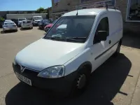 Second-hand Vauxhall Combo 75 CP (55 kW) 2010 Alb Monovolum