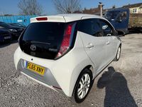 Used Toyota Aygo X-pure 69 HP (50 kW) 2015 White Hatchback