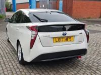 Used Toyota Prius 2017 White Hatchback