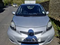 Usado Toyota Aygo 68 CV (50 kW) 2011 Plateado Utilitario