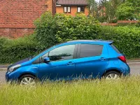 Used Toyota Yaris 101 HP (74 kW) 2014 Blue Hatchback