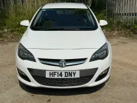 Used Vauxhall Astra 130 HP (95 kW) 2014 White Estate