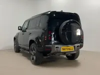 Usado Land Rover Defender SE Dynamic 245 HP (180 kW) 2023 Preto SUV