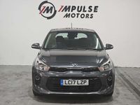 Usado Kia Rio 76 HP (55 kW) 2017 Cinzento Citadino