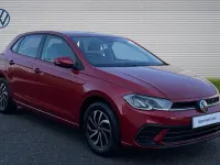 Usado VW Polo Life 95 HP (69 kW) 2024 Vermelho Citadino