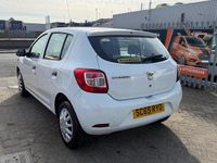 Used Dacia Sandero Ambiance 73 HP (53 kW) 2015 White Hatchback