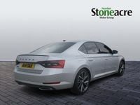 Gebraucht Skoda Superb SportlinePlus 150 PS (110 kW) 2024 Silber Kleinwagen