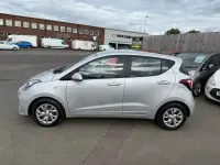 Usado Hyundai i10 SE 66 CV (48 kW) 2017 Plateado Utilitario