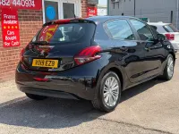 Used Peugeot 208 Signature Sky 82 HP (60 kW) 2019 Black Hatchback
