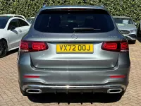 Usado Mercedes GLC300e AMG line 2022 Gris Familiar