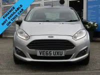 Begagnad Ford Fiesta Zetec 99 HK (72 kW) 2015 Silver Halvkombi