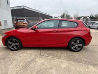 Begagnad BMW 116 Sport Line 2012 Röd Halvkombi