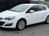Used Vauxhall Astra Excite 2015 White Hatchback