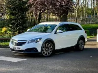Used Vauxhall Insignia 163 HP (119 kW) 2014 White Estate