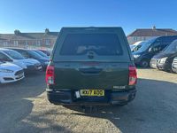 Usado Toyota HiLux Active 150 HP (110 kW) 2017 Verde Pickup