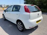Used Fiat Punto Easy Plus 69 HP (50 kW) 2016 White Hatchback