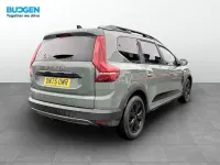 Second-hand Dacia Jogger Extreme 141 CP (103 kW) 2025 Verde Monovolum